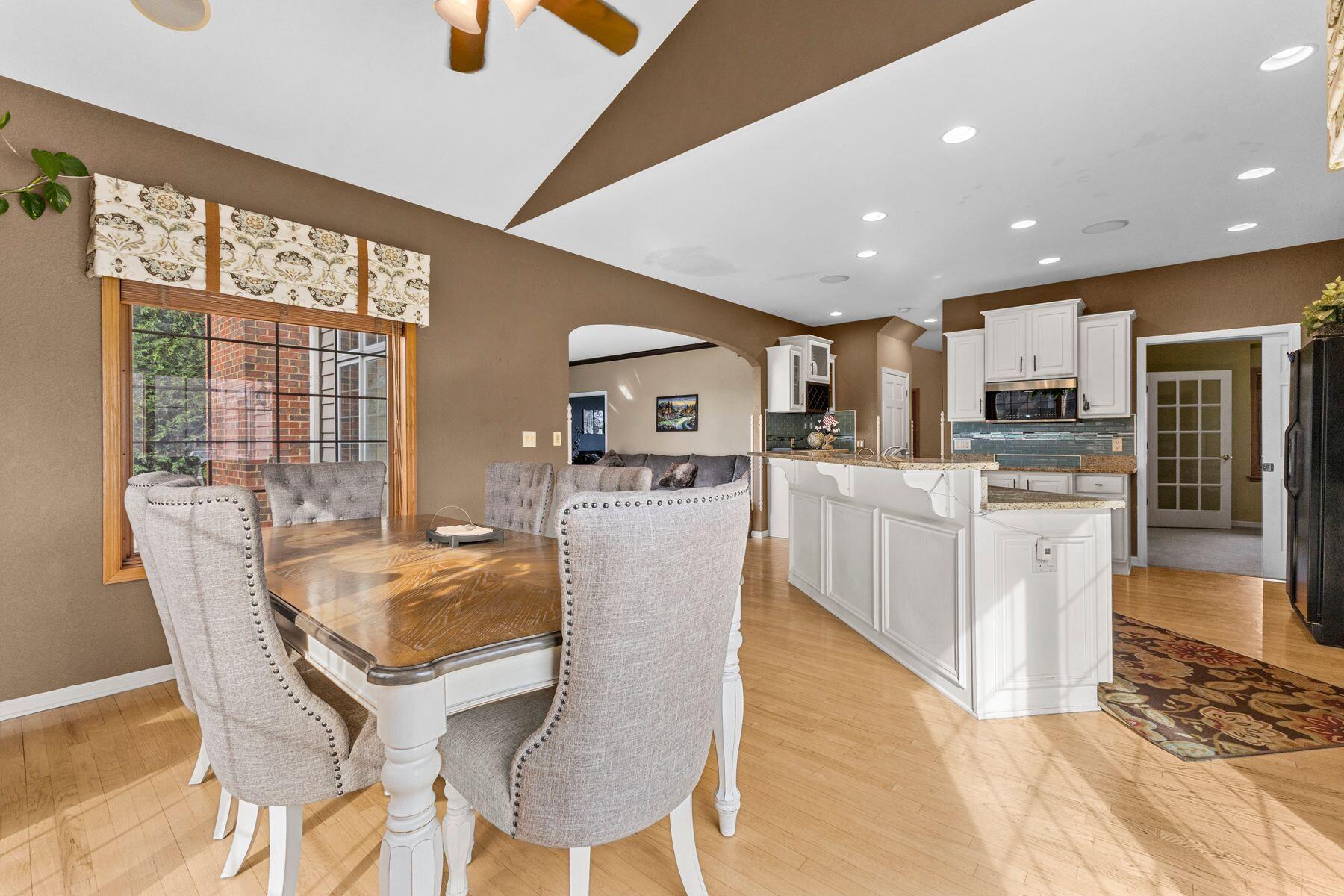 6645 Fieldstone Court Caledonia, WI 53402 - Photo 9 of 45 Dining Area