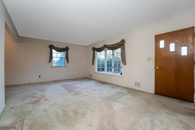 $550,000 | 12 Forest Hill Drive, Three Bridges, NJ 08887