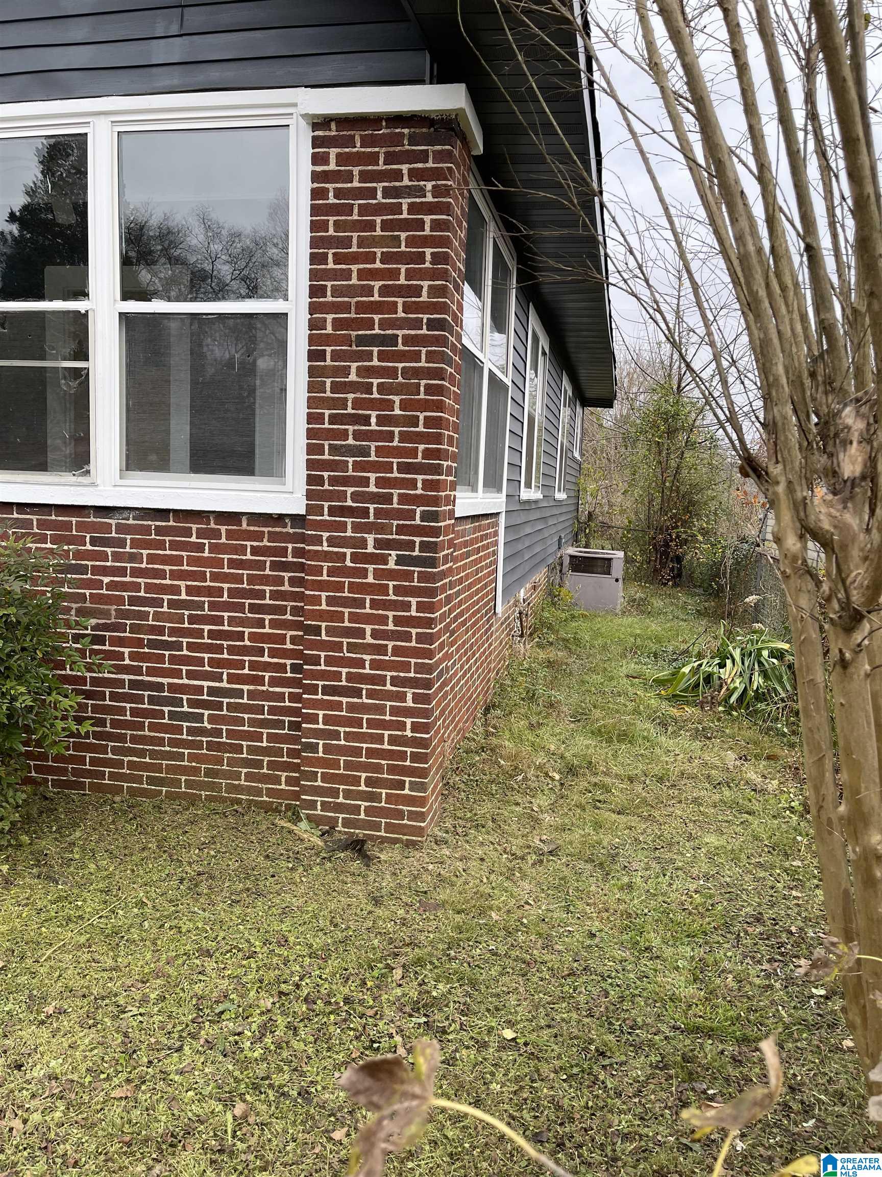 827 29th Street Southwest Birmingham, AL 35211 - Photo 4 of 20