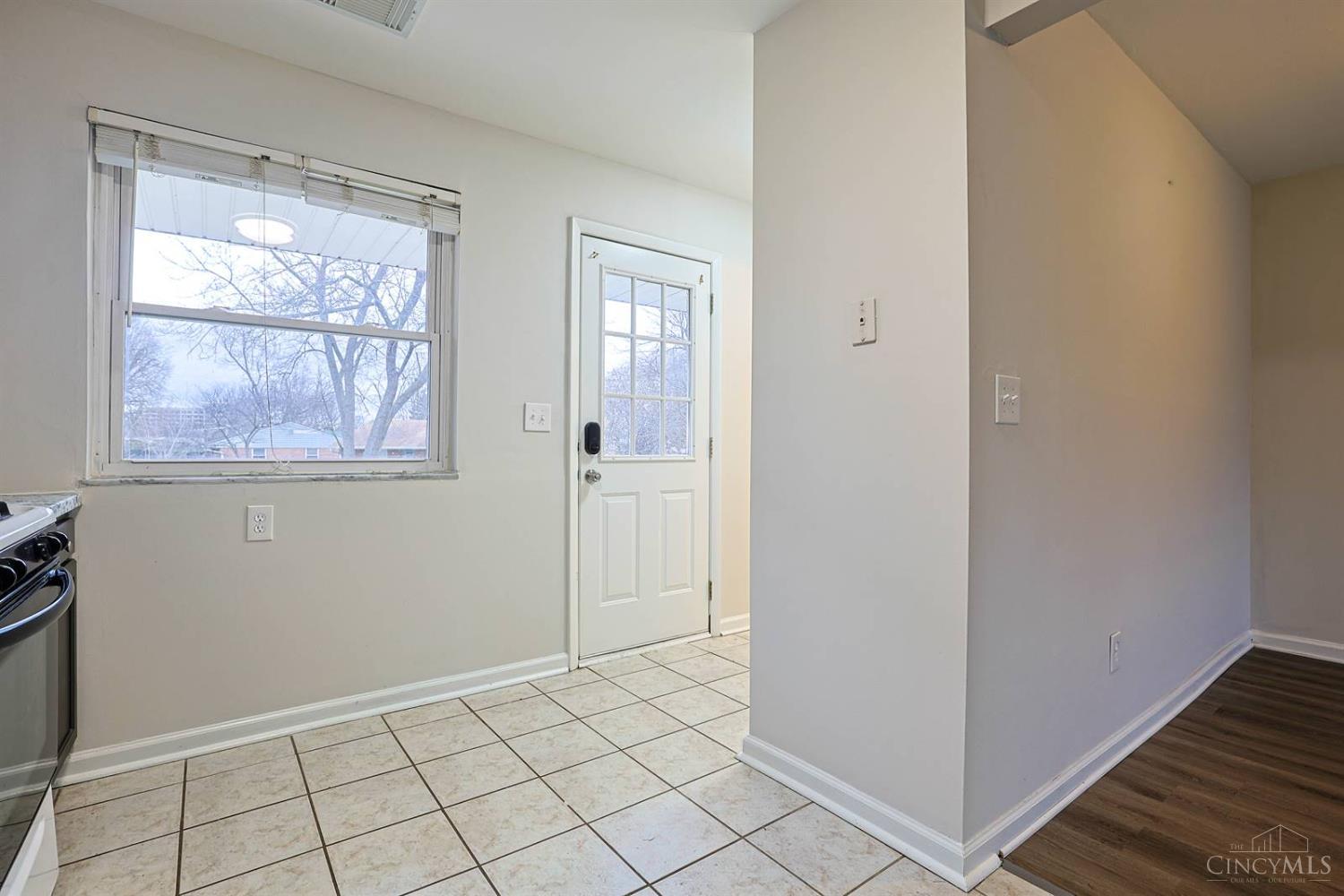 238 Diston Lane Cincinnati, OH 45246 - Photo 13 of 30