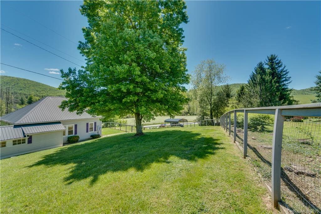 424 Case Cove Road Candler, NC 28715 - Photo 4 of 21 Gallery Image 4