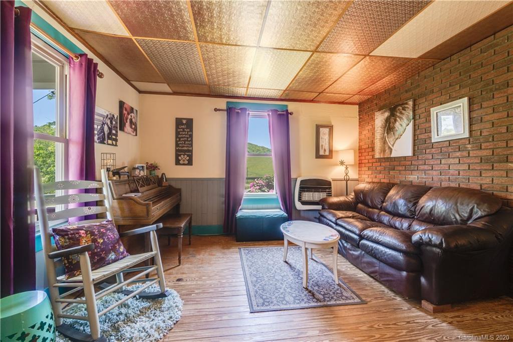 424 Case Cove Road Candler, NC 28715 - Photo 10 of 21 Gallery Image 10