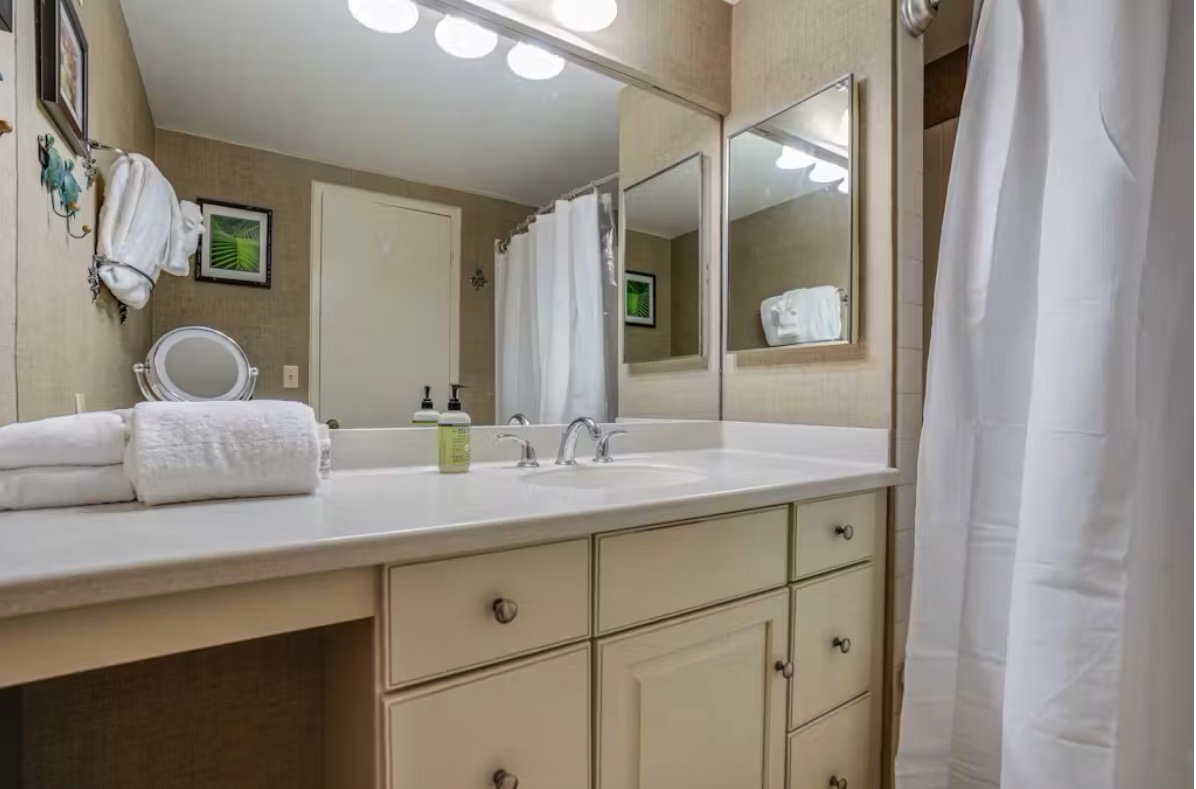 5380 Honoiki Road, Unit J33 Princeville, HI 96722 - Photo 15 of 30 a bathroom with a granite countertop sink and a mirror