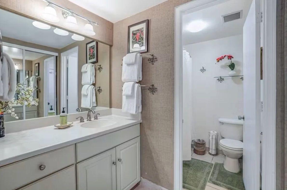 5380 Honoiki Road, Unit J33 Princeville, HI 96722 - Photo 21 of 30 a bathroom with a sink and a mirror