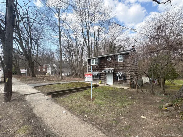 $1,399,888 | 471 Community Drive, Manhasset, NY 11030