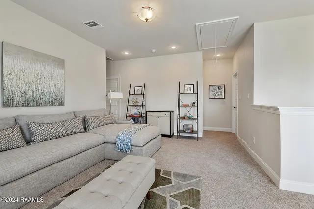 $442,875 | 105 High Pt Way, Youngsville, LA 70592