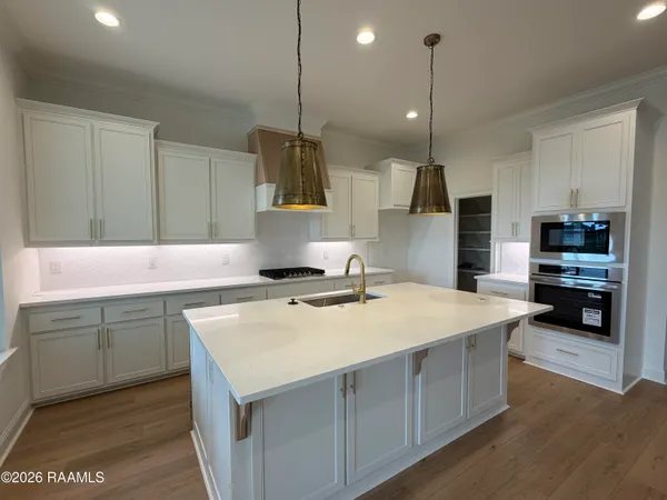 $442,920 | 105 High Pt Way, Youngsville, LA 70592