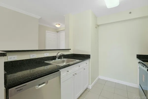 a close view of sink and tap
