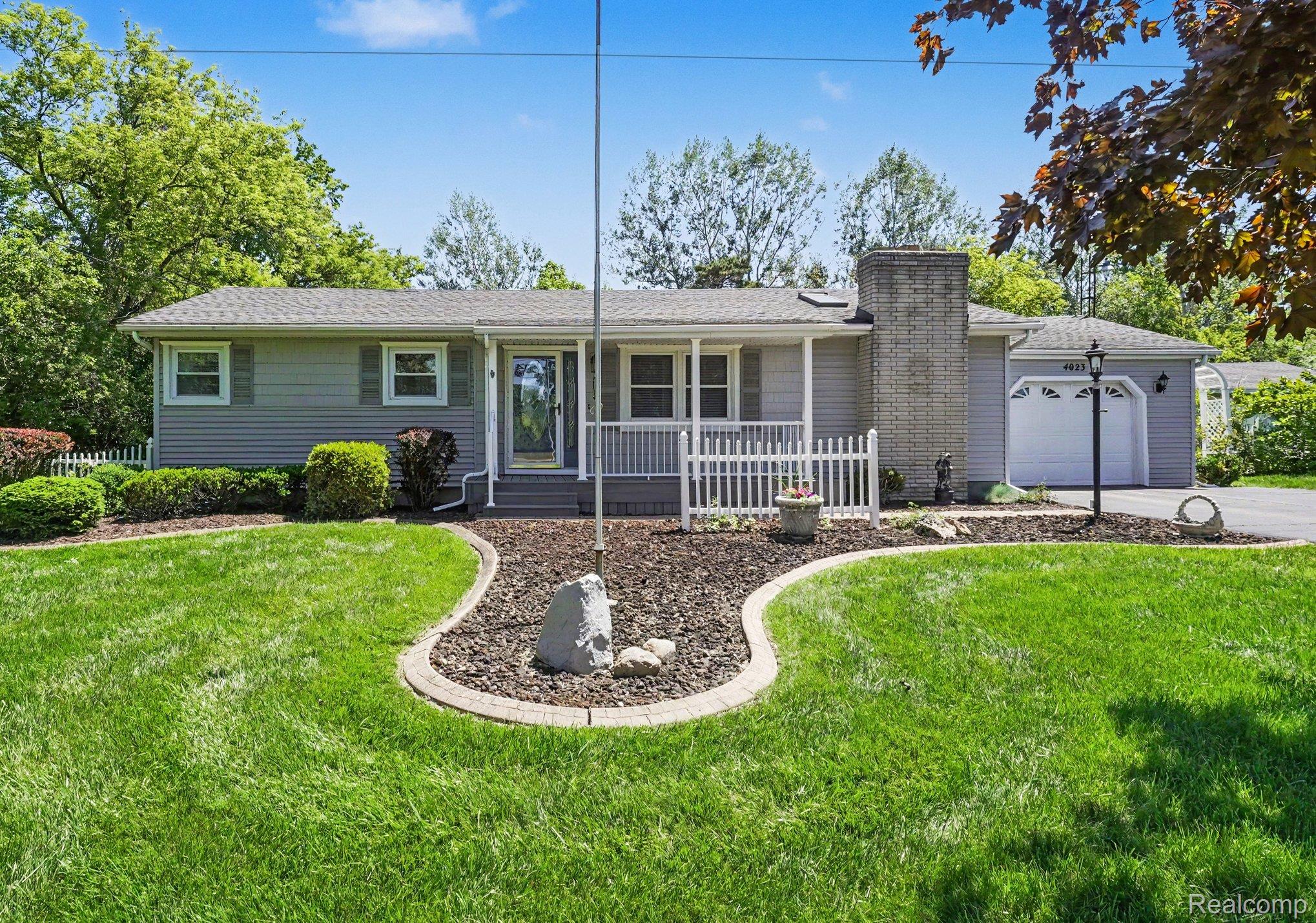 4023 South Genesee Road Grand Blanc, MI 48439 - Photo 2 of 39 002_file_2404.jpg