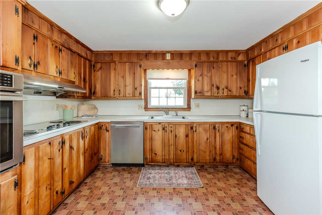 15 Drake Road Warwick, RI 02888 - Photo 13 of 48 Kitchen