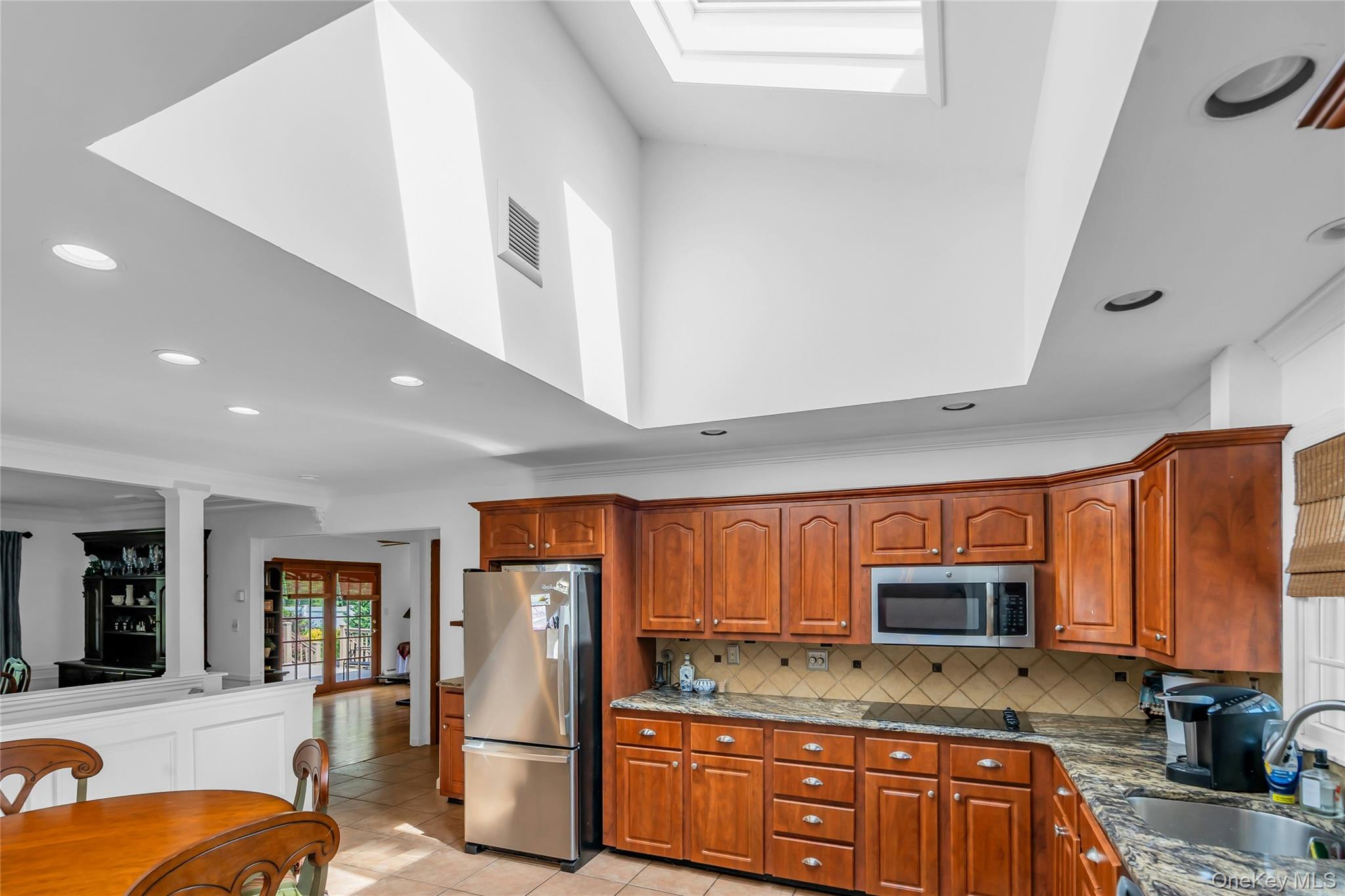 34 Aberdeen Road Smithtown, NY 11787 - Photo 5 of 38