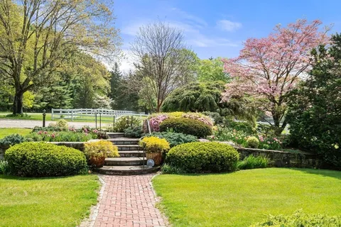 $5,000,000 | 38 Bullard Street, Sherborn, MA 01770