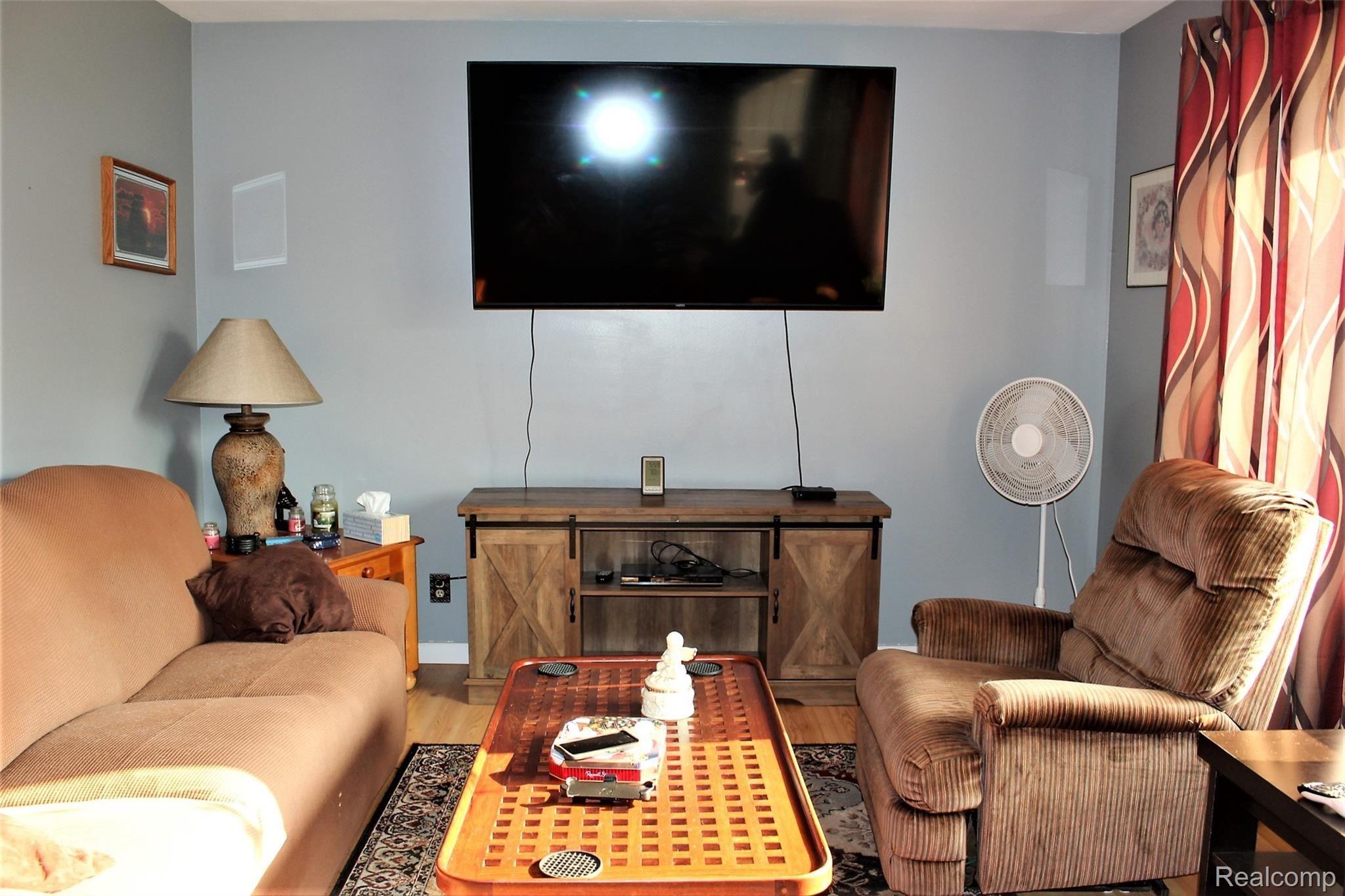 2816 Gramer Road Webberville, MI 48892 - Photo 5 of 23 livingroom 2 - Copy.jpg