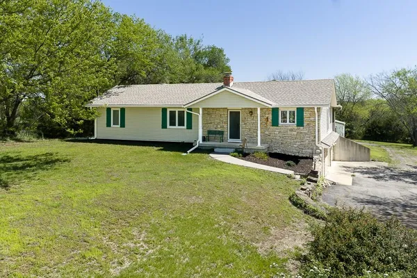 $499,950 | 10615 Kill Creek Road, De Soto, KS 66018