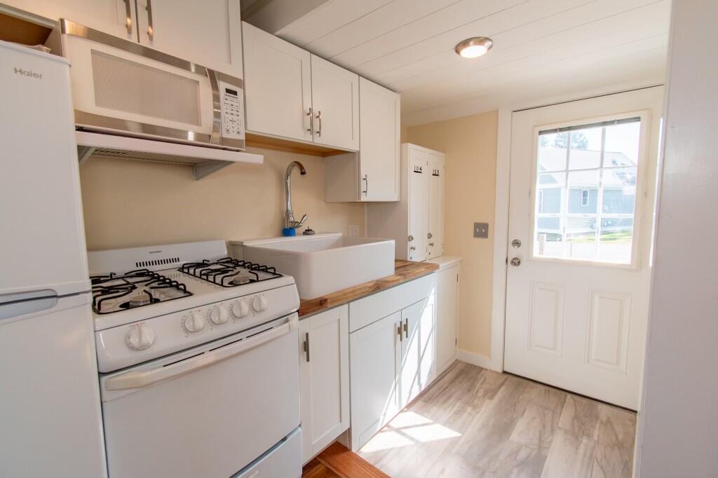 994 Portland Road, Unit 17 Saco, ME 04072 - Photo 8 of 11 PWM_0577