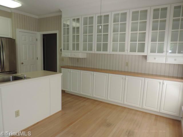 908 Flicker Lane High Point, NC 27262 - Photo 9 of 16 Kitchen.