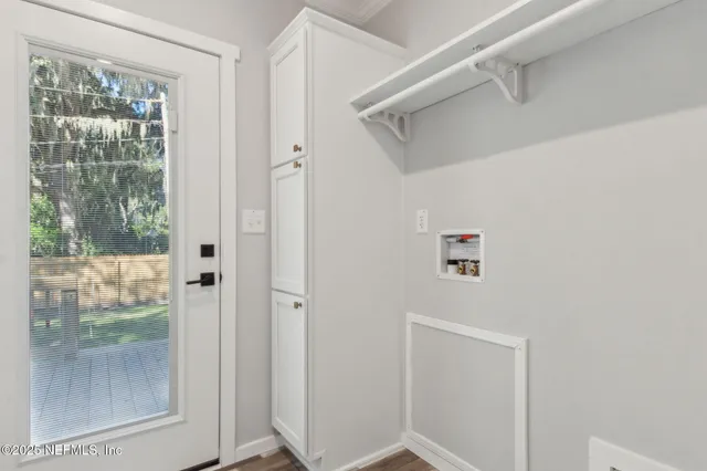 a view of utility room