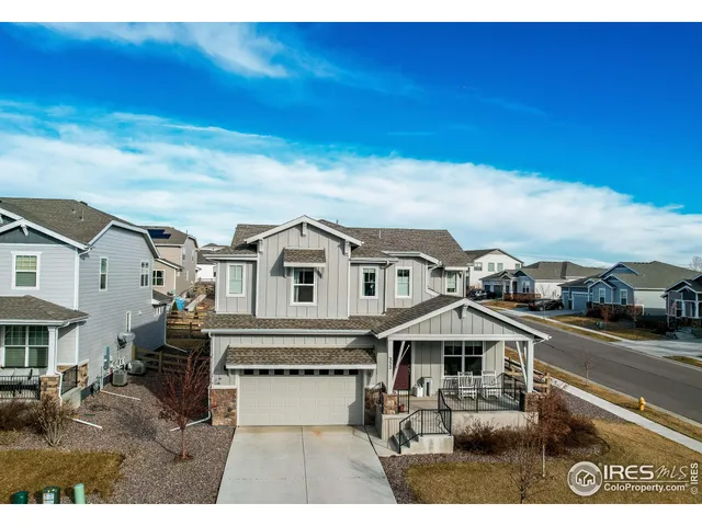 a view of a house with a outdoor space