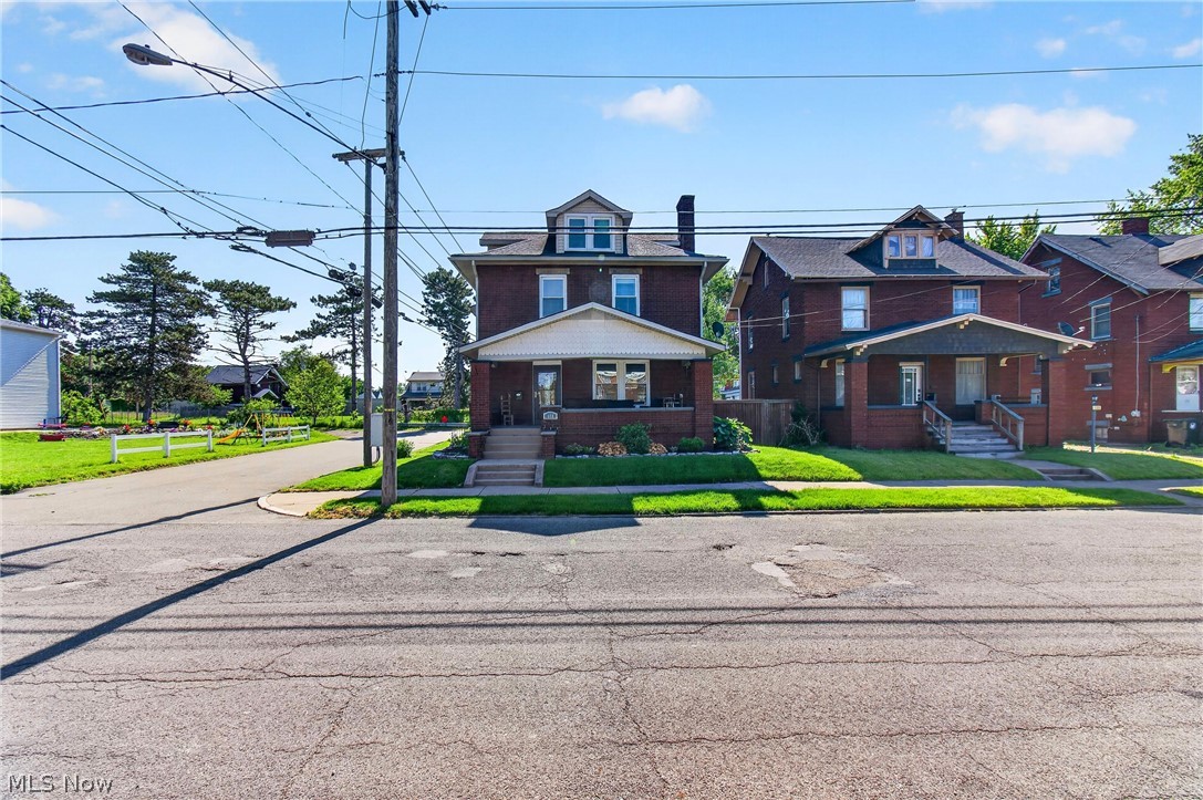 140 Smith Avenue Northwest Canton, OH 44708 - Photo 2 of 33