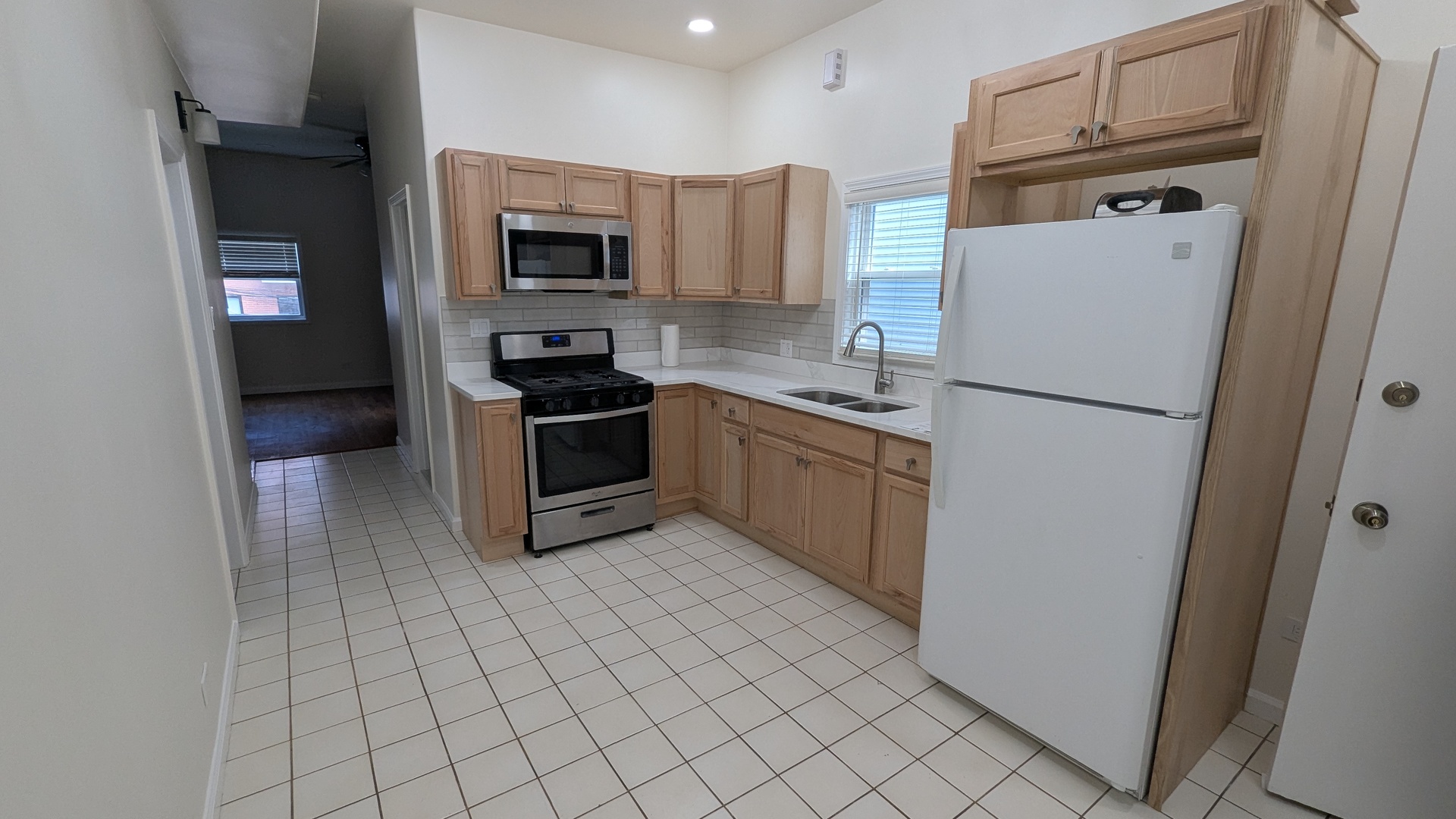 2834 West Fletcher Street, Unit 2R Chicago, IL 60618 - Photo 4 of 12