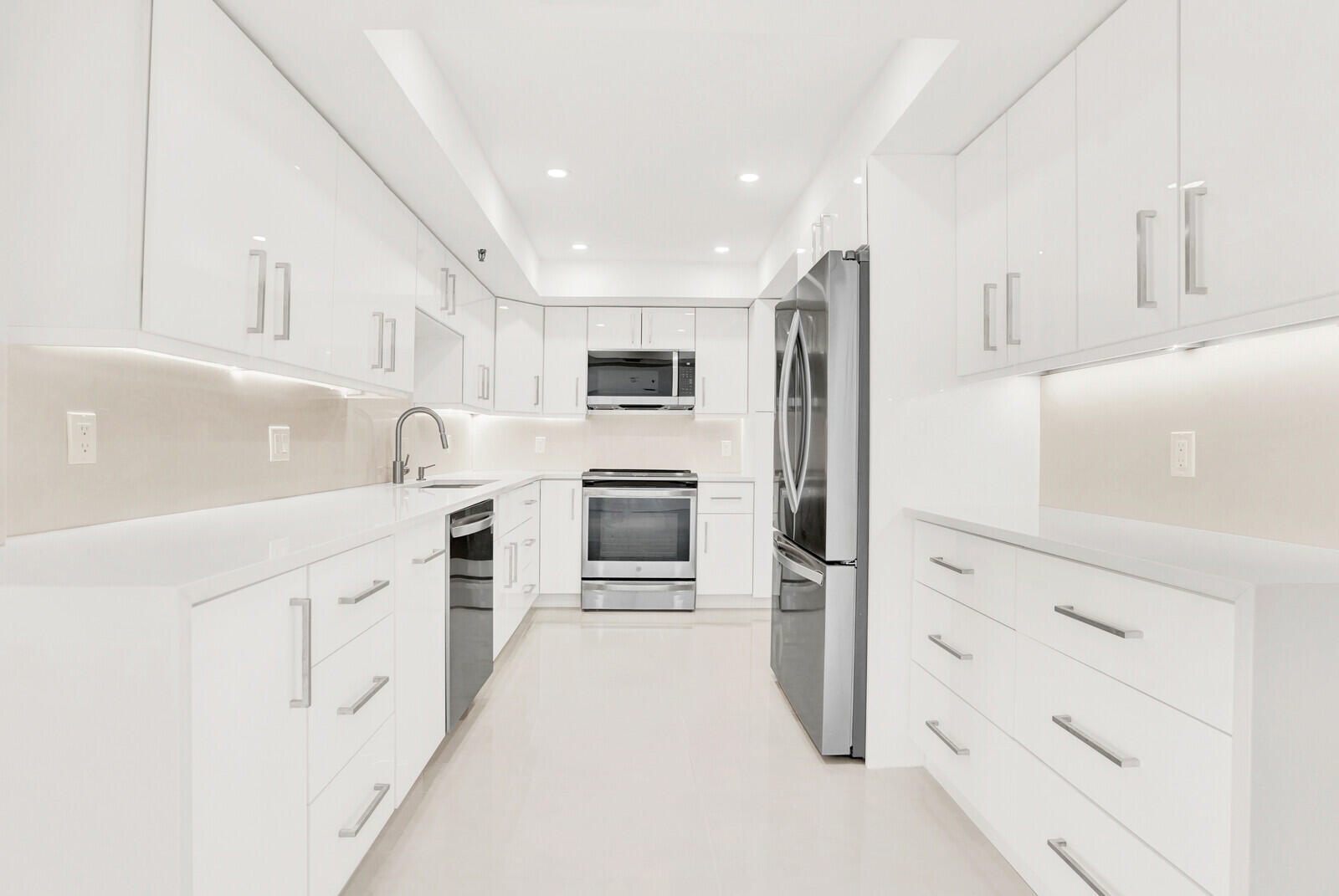 2697 North Ocean Boulevard, Unit F604 Boca Raton, FL 33431 - Photo 19 of 71 Kitchen