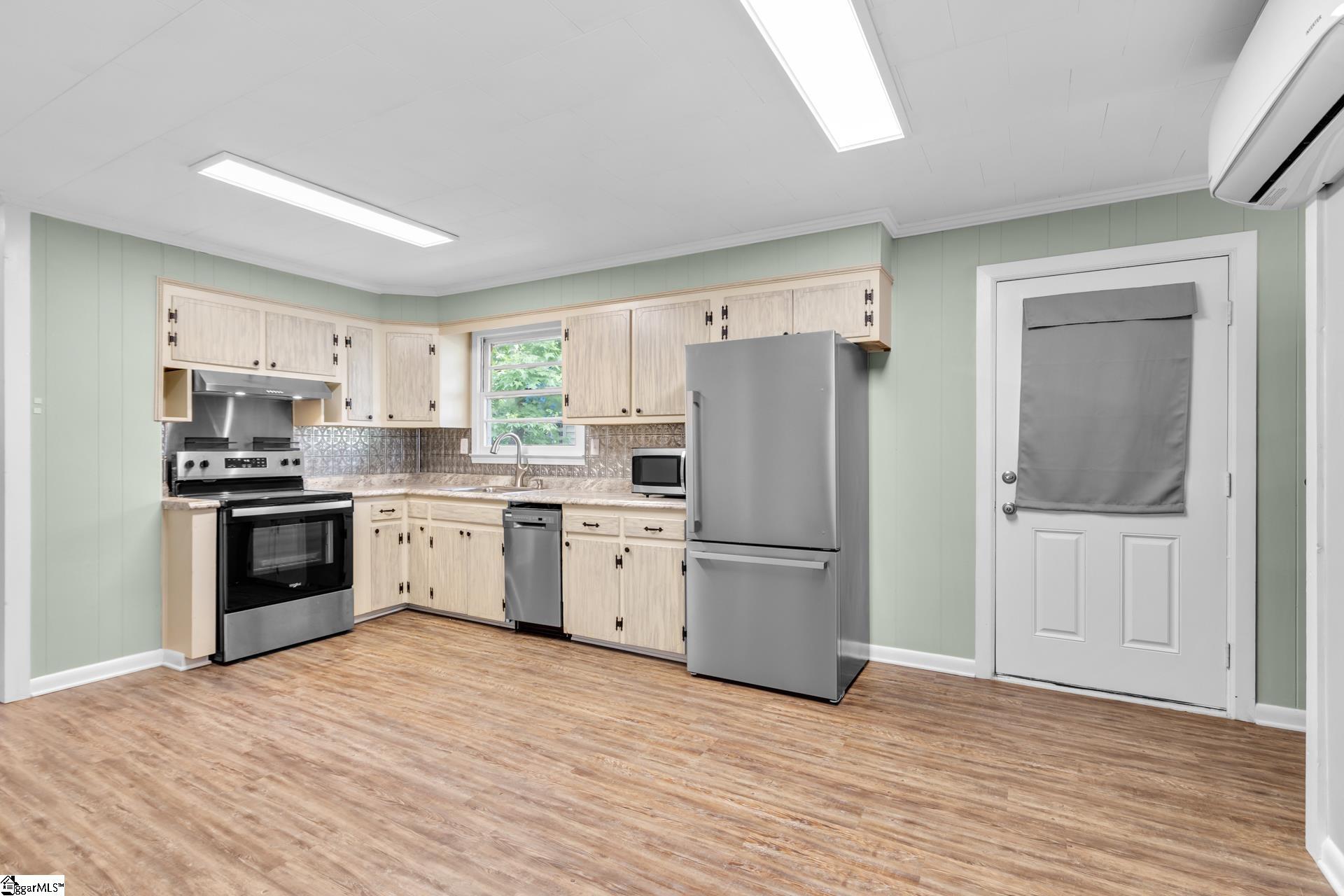 203 Shands Street Clinton, SC 29325 - Photo 9 of 28