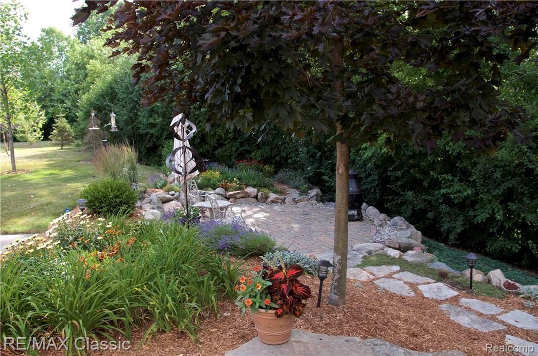 40906 Village Wood Road Novi, MI 48375 - Photo 8 of 28 Patio images