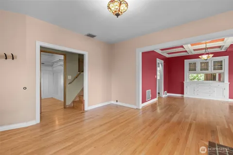 $945,000 | 2010 Northeast 54th Street, Seattle, WA 98105