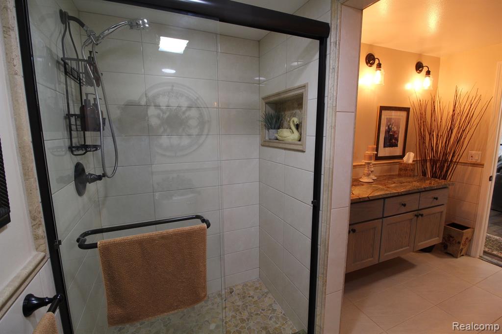 31775 Ridgeside Drive, Unit 2 Farmington Hills, MI 48334 - Photo 34 of 90
