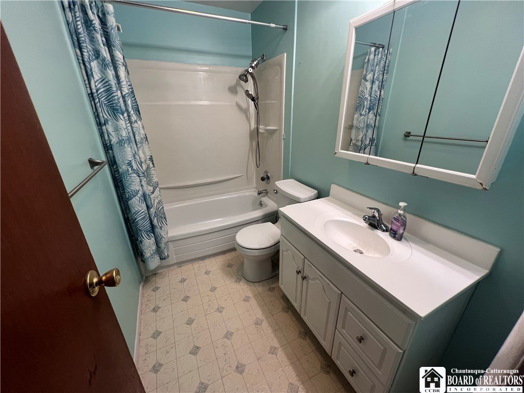 137 Midgley Street Jamestown, NY 14701 - Photo 6 of 31