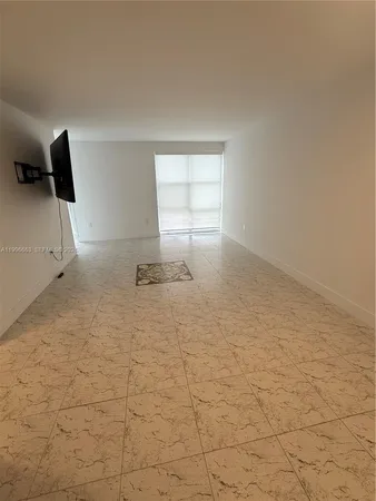 $1,900 | 17560 Atlantic Boulevard, Unit 302, Sunny Isles Beach, FL 33160