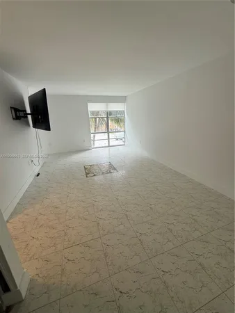 $1,900 | 17560 Atlantic Boulevard, Unit 302, Sunny Isles Beach, FL 33160