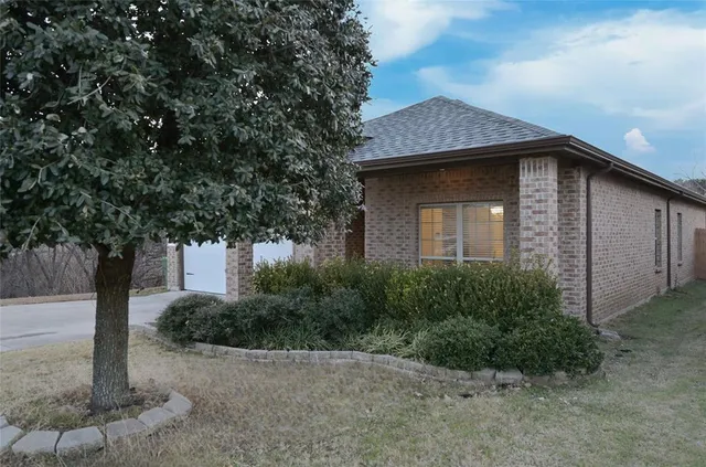 $2,395 | 2908 Bahar Drive, Arlington, TX 76010