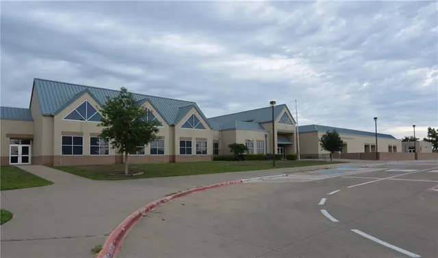 $2,395 | 2908 Bahar Drive, Arlington, TX 76010