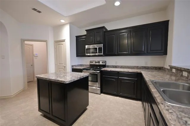 $2,395 | 2908 Bahar Drive, Arlington, TX 76010