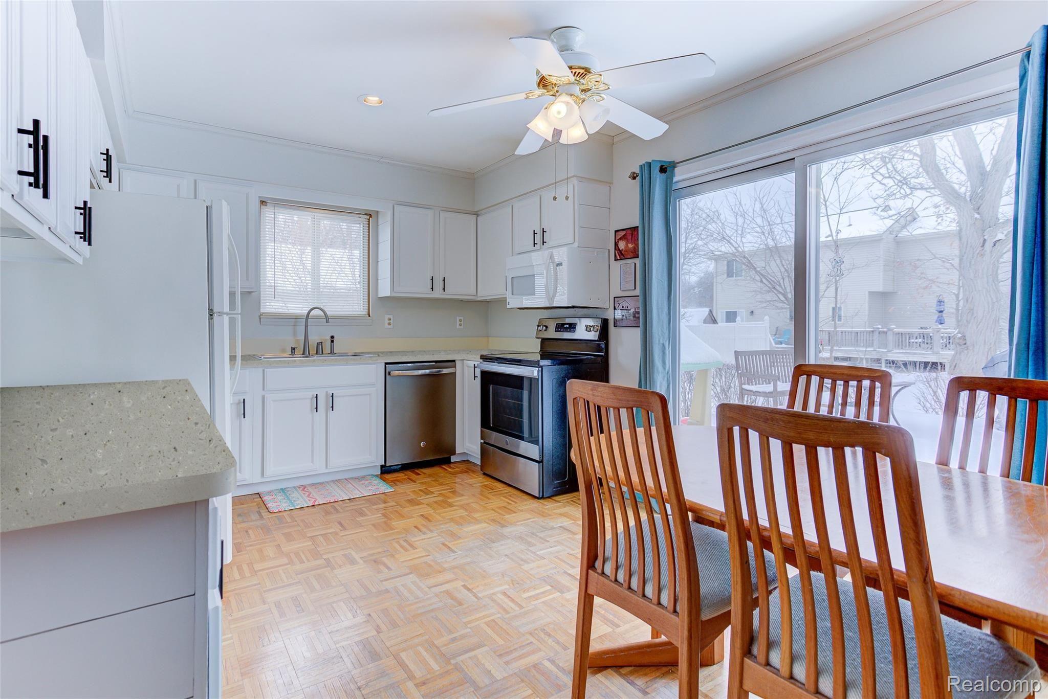 2455 Jones Road Waterford, MI 48327 - Photo 7 of 27 Updated kitchen