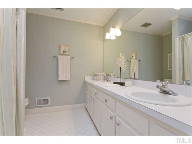 1605 Su John Road Raleigh, NC 27607 - Photo 13 of 25 Bathroom