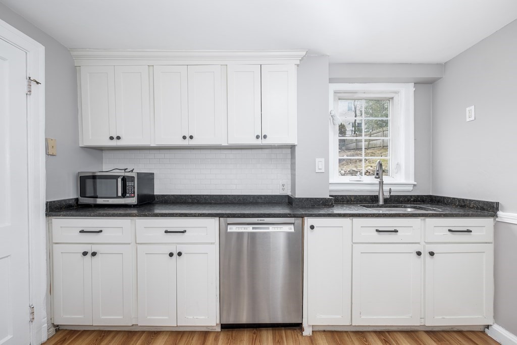 18 Larch Road Wellesley, MA 02482 - Photo 5 of 29