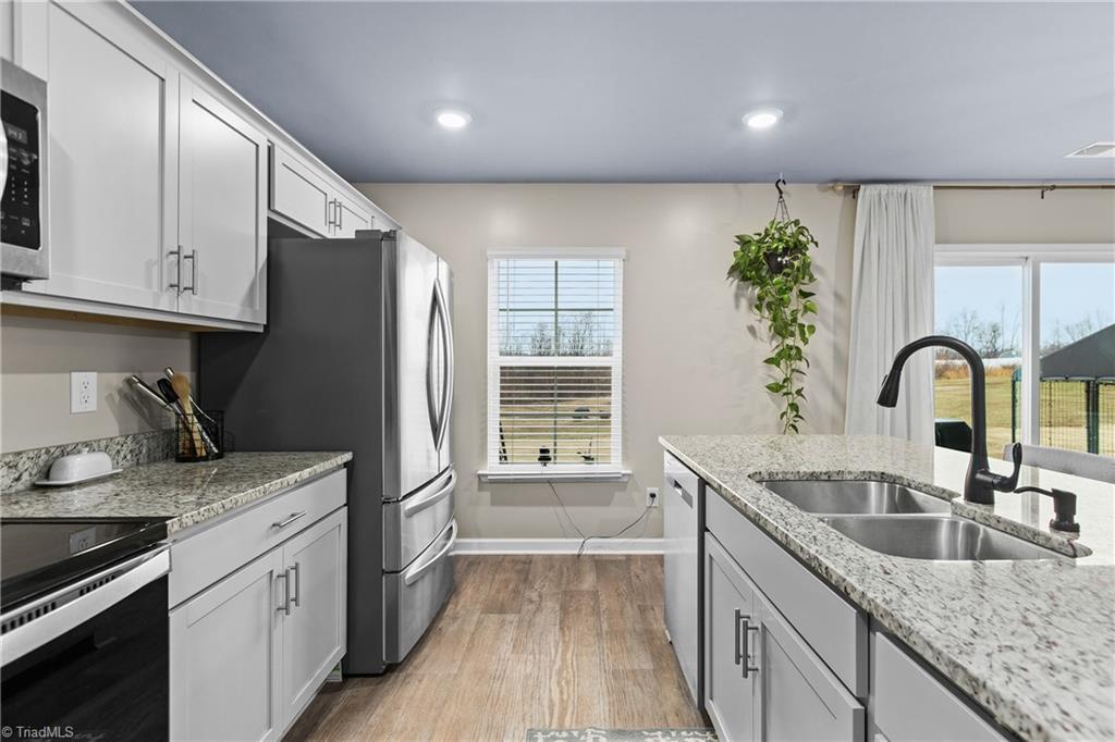 396 Towhee Trail Lexington, NC 27295 - Photo 12 of 37 Kitchen