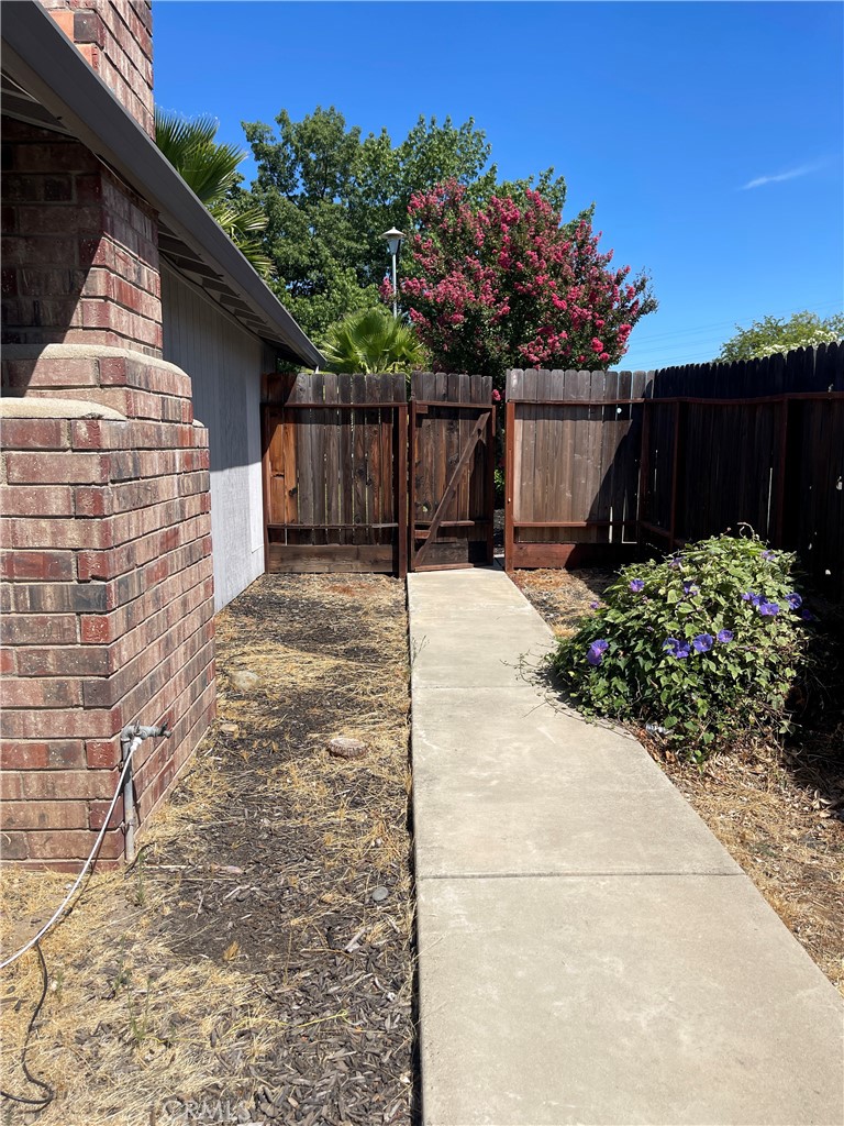 8317 Keyesport Way Citrus Heights, CA 95610 - Photo 27 of 28 a backyard of a house