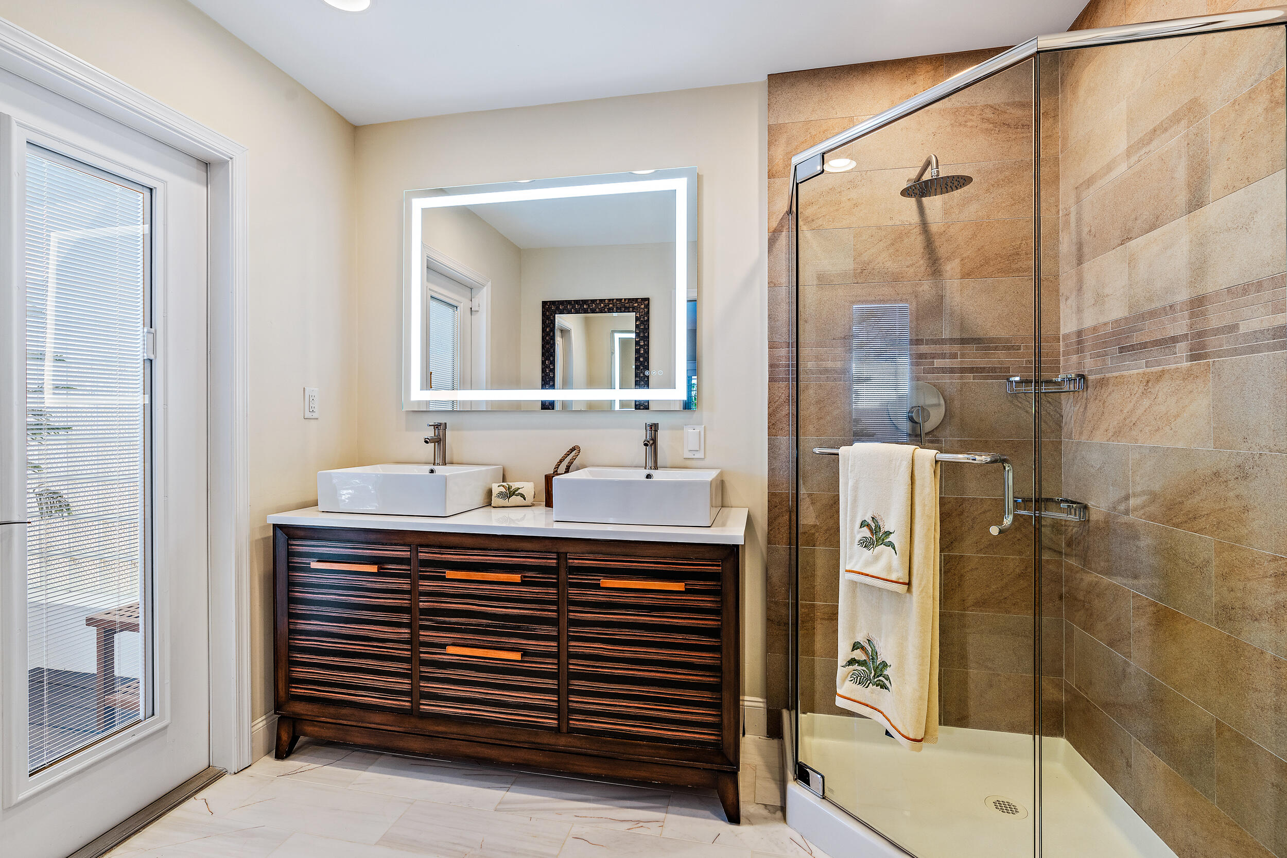 2521 Northeast 35th Street Lighthouse Point, FL 33064 - Photo 18 of 65 Master Bath