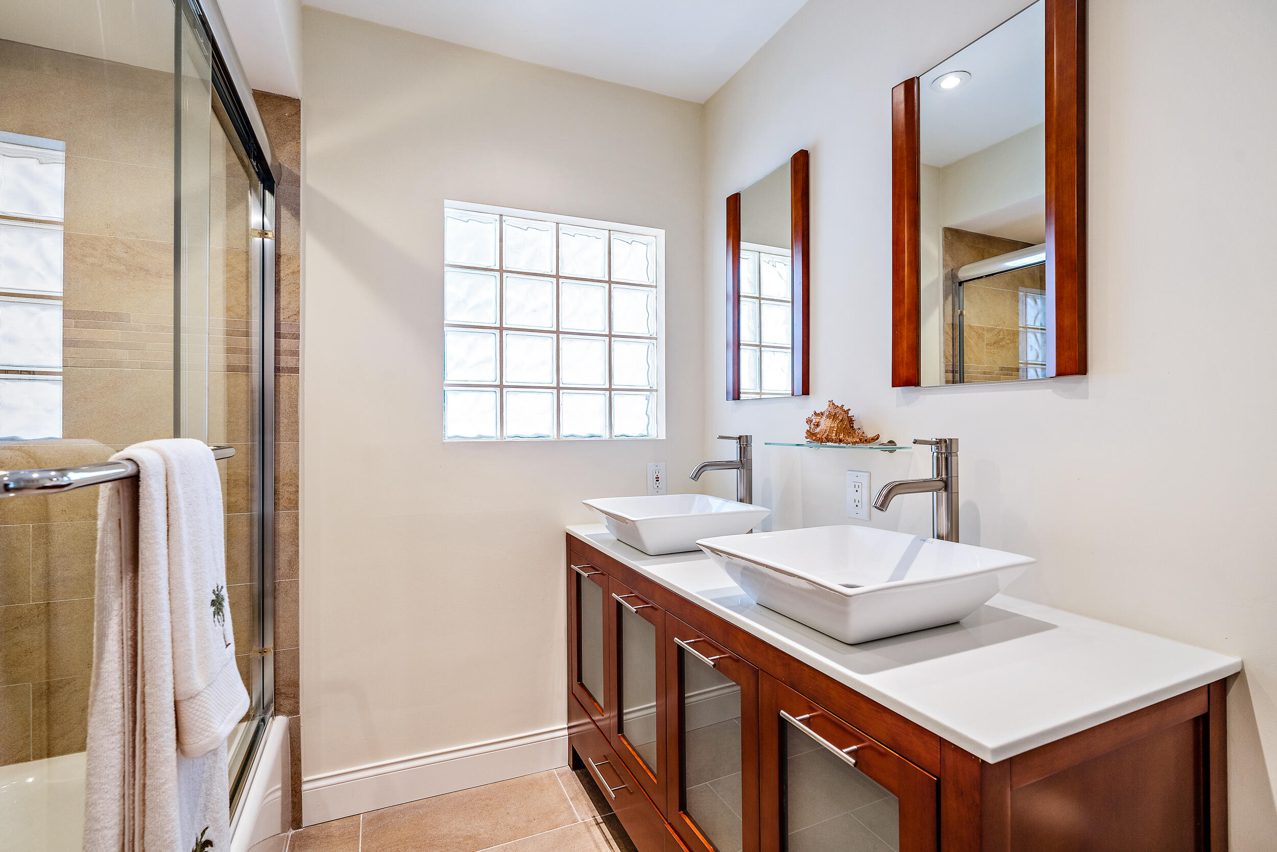 2521 Northeast 35th Street Lighthouse Point, FL 33064 - Photo 22 of 65 Full Bath