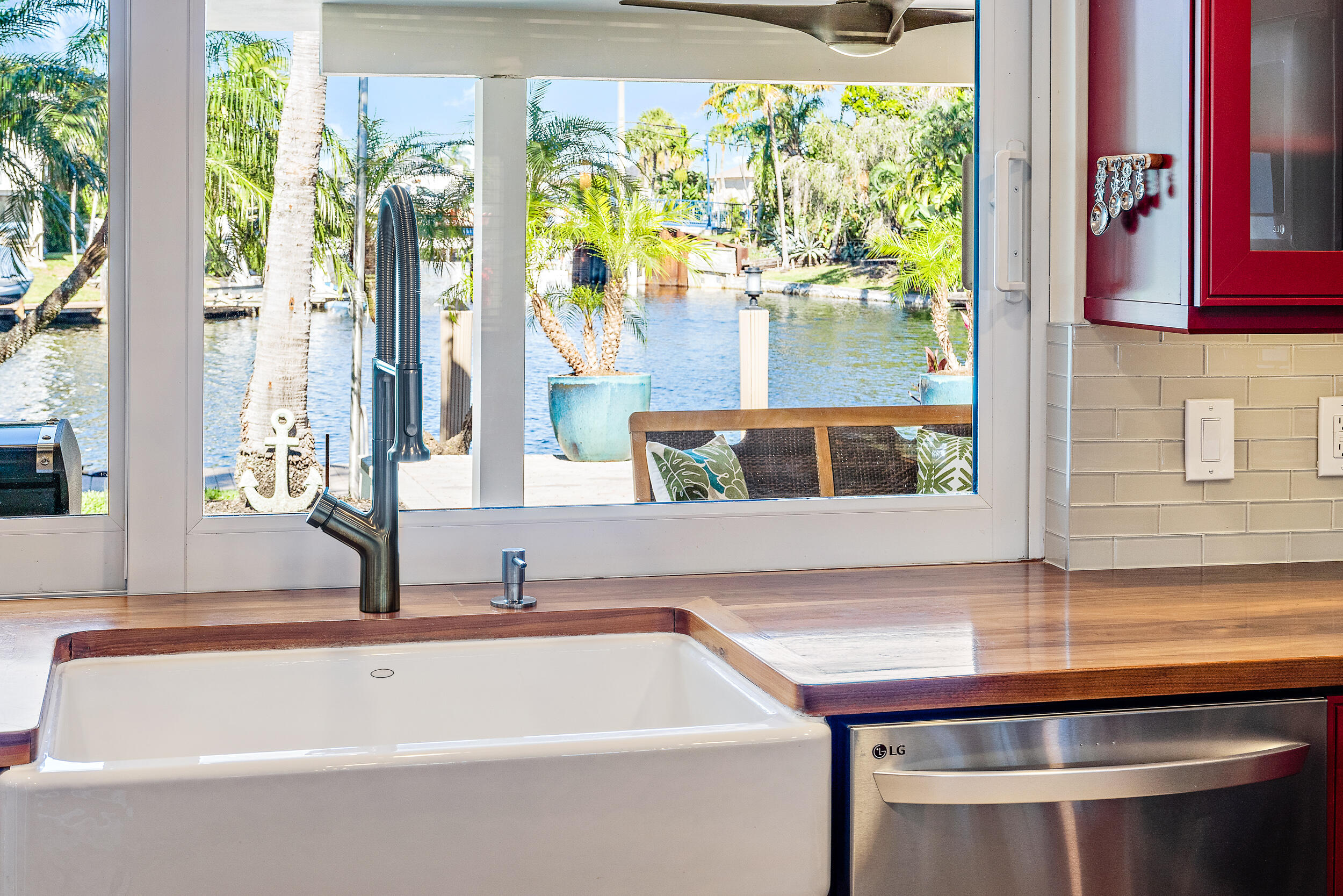 2521 Northeast 35th Street Lighthouse Point, FL 33064 - Photo 29 of 65 Kitchen View