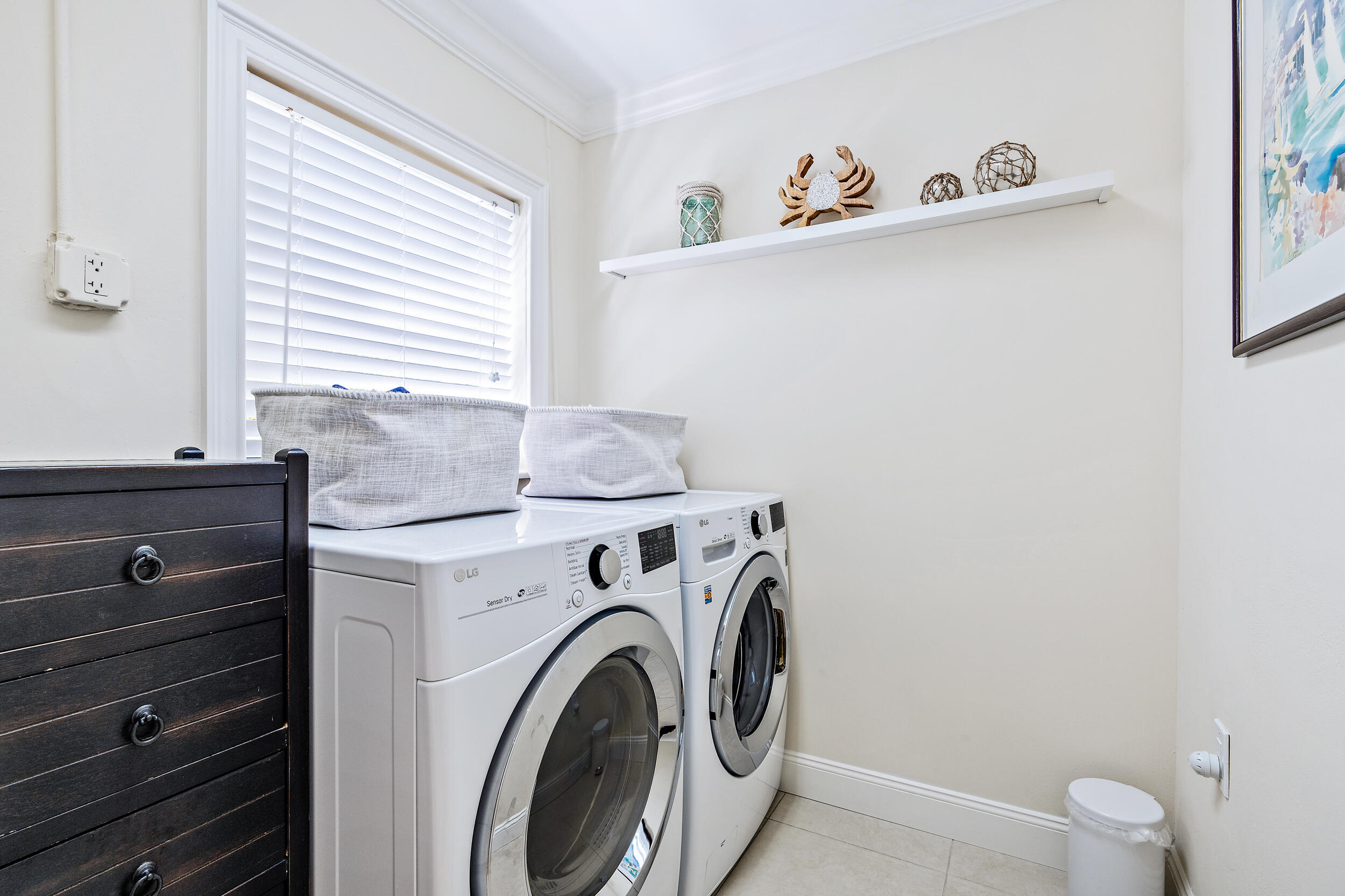 2521 Northeast 35th Street Lighthouse Point, FL 33064 - Photo 31 of 65 Laundry