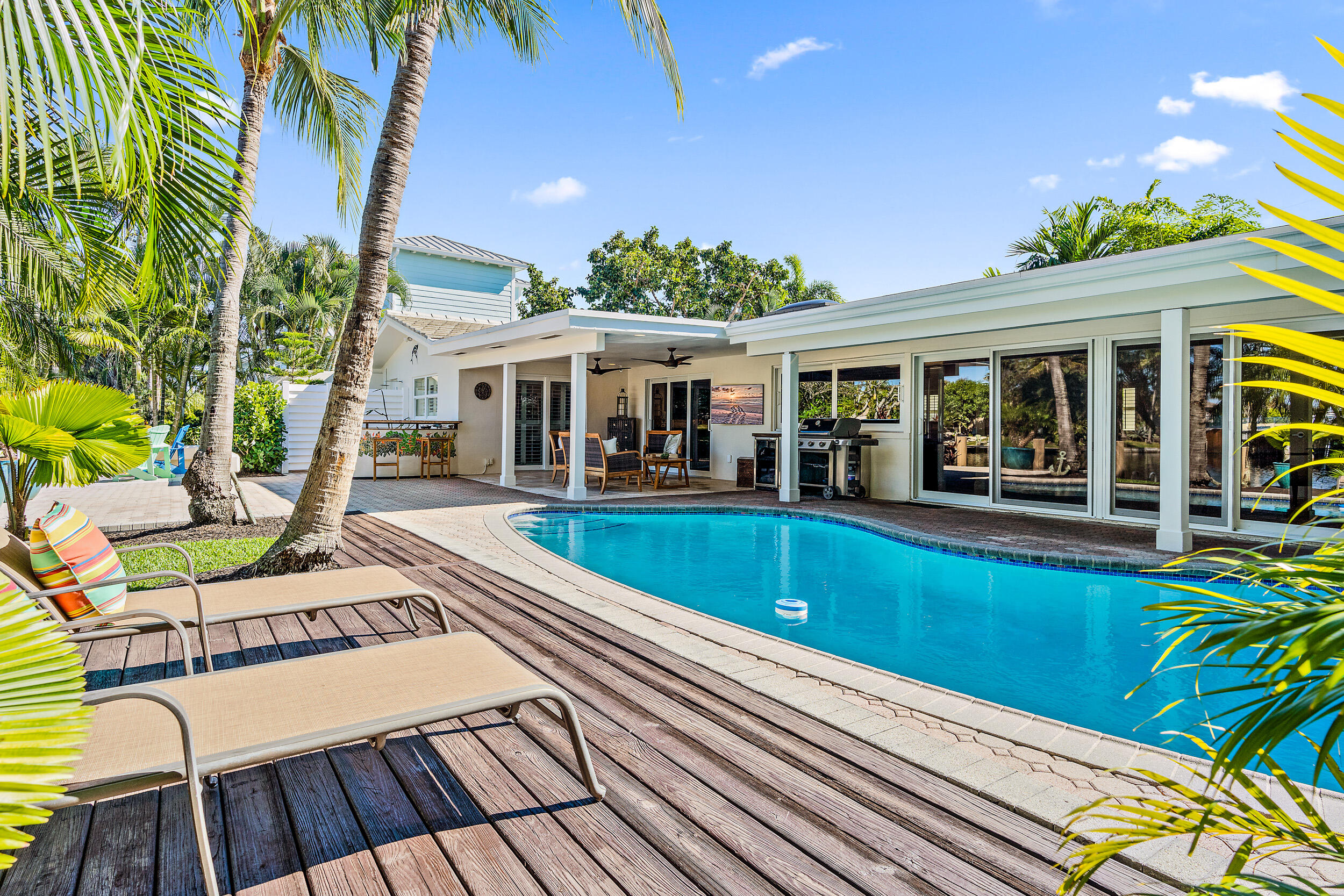 2521 Northeast 35th Street Lighthouse Point, FL 33064 - Photo 41 of 65 Pool