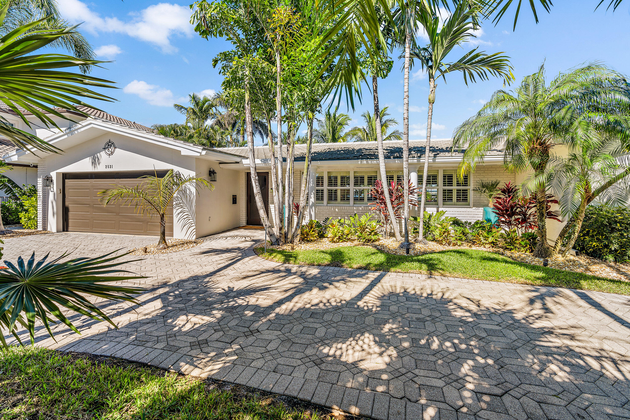 2521 Northeast 35th Street Lighthouse Point, FL 33064 - Photo 43 of 65 Front Exterior