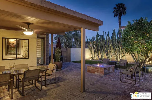 a view of outdoor space yard and porch