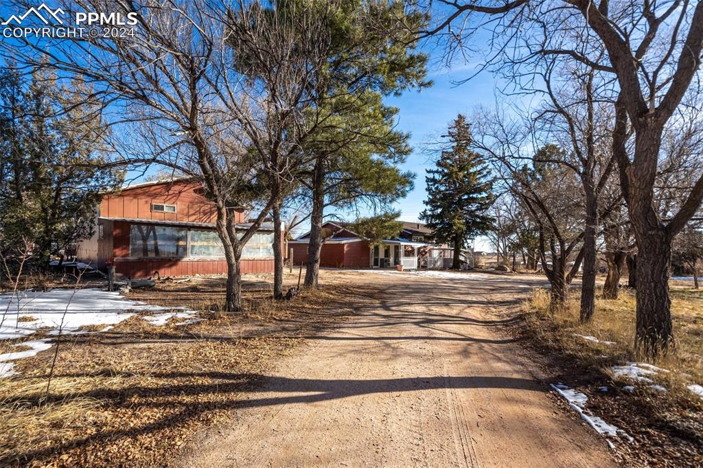 7615 Maverick Road Colorado Springs, CO 80908 - Photo 3 of 42 a view of a yard with a house on the side
