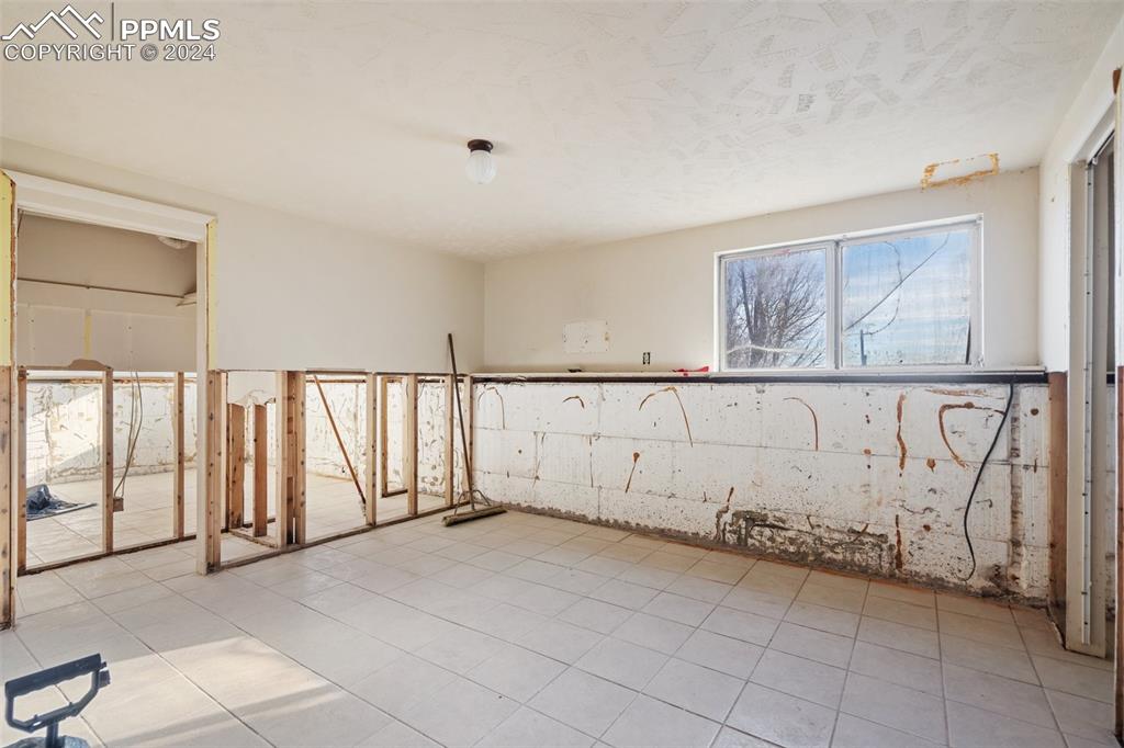 7615 Maverick Road Colorado Springs, CO 80908 - Photo 31 of 42 an empty room with a bench
