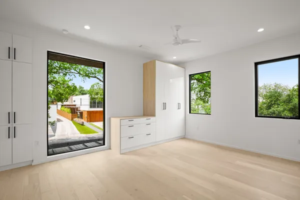 $12,850 | 2215 South 3rd Street, Austin, TX 78704